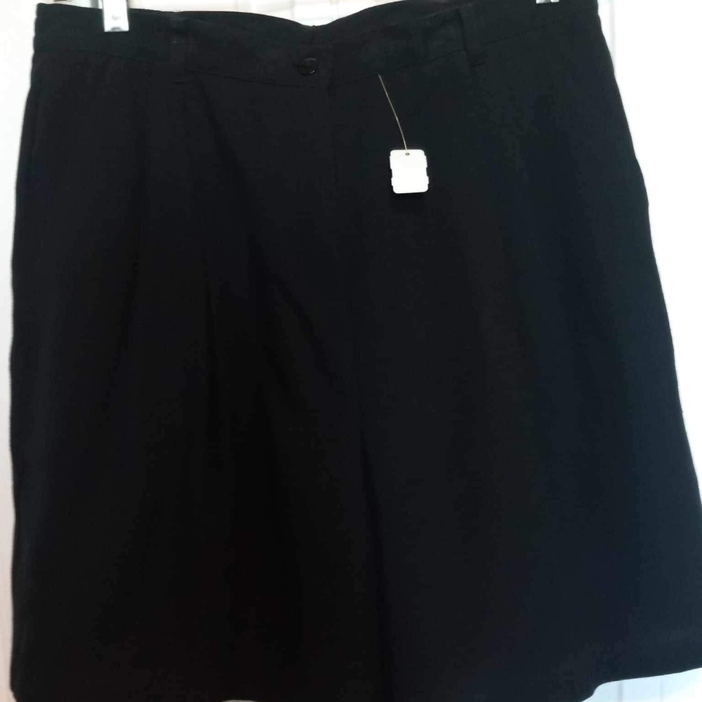 Sag Harbor Women’s Black Shorts Size 16 Petite, Zipper Front, Side Pockets